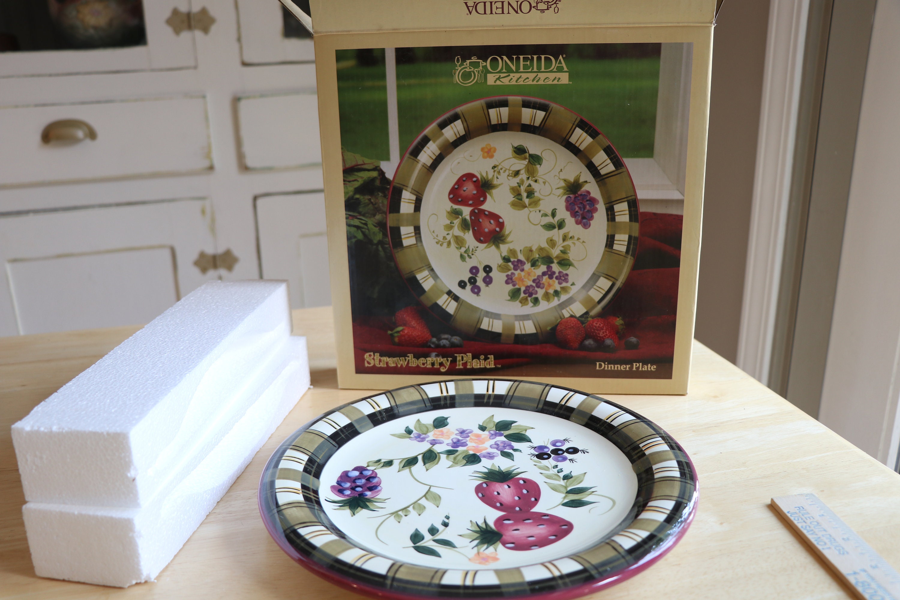 Dining & Serving Home & Living Vintage Oneida Kitchen Strawberry Plaid