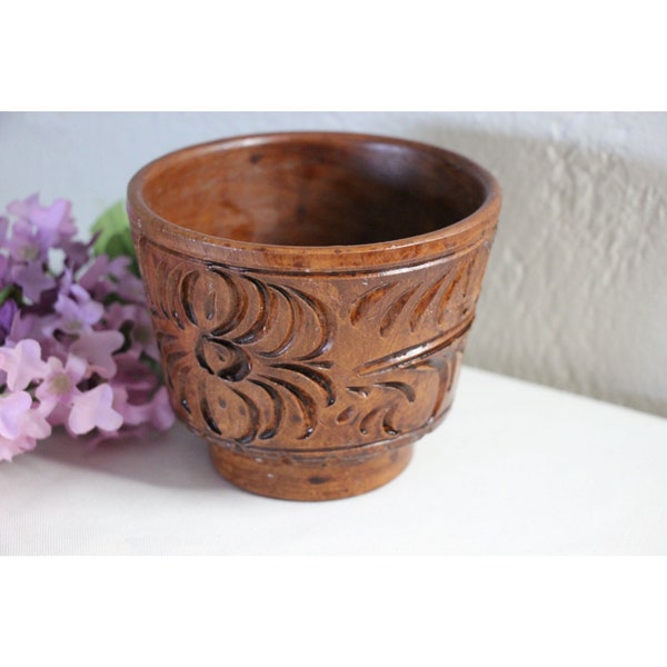 Robinson Consumer Products Wood Look Carved Ceramic Flower Pot made in Italy