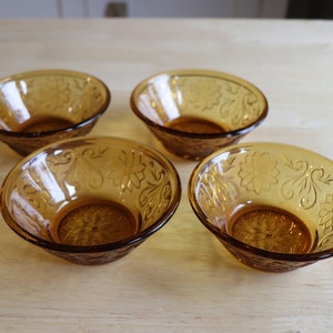 Set of 4 Vintage Amber Tiara Berry Dessert Bowls Sandwich Pattern Ice Cream Pudding Custard