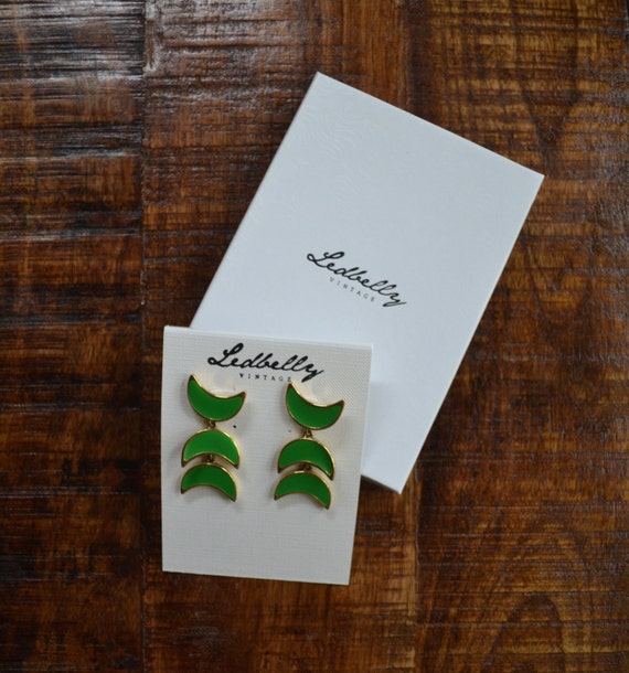 1980's Vintage Green Dangle Half Moon Earrings | … - image 3