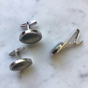 Vintage Pioneer Silver-tone and Marbled Green and White Acrylic Men's Cufflinks and Tie Clip Vintage Cufflinks and Tie Clip image 2