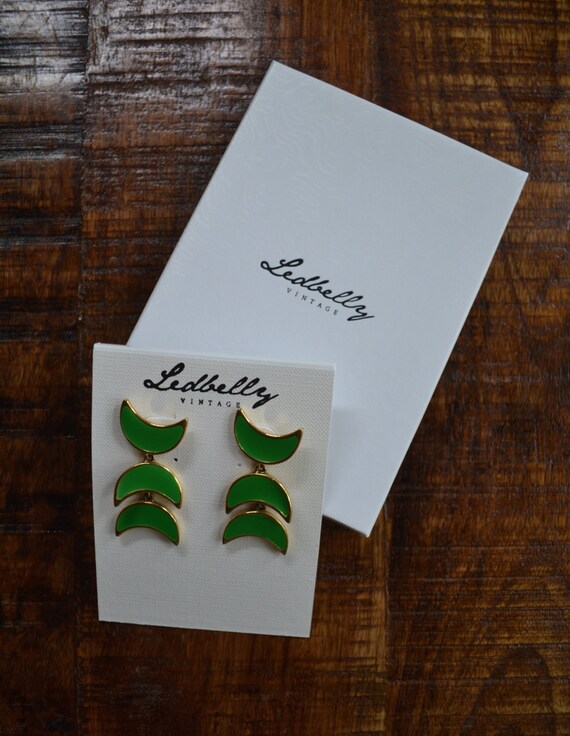 1980's Vintage Green Dangle Half Moon Earrings | … - image 4