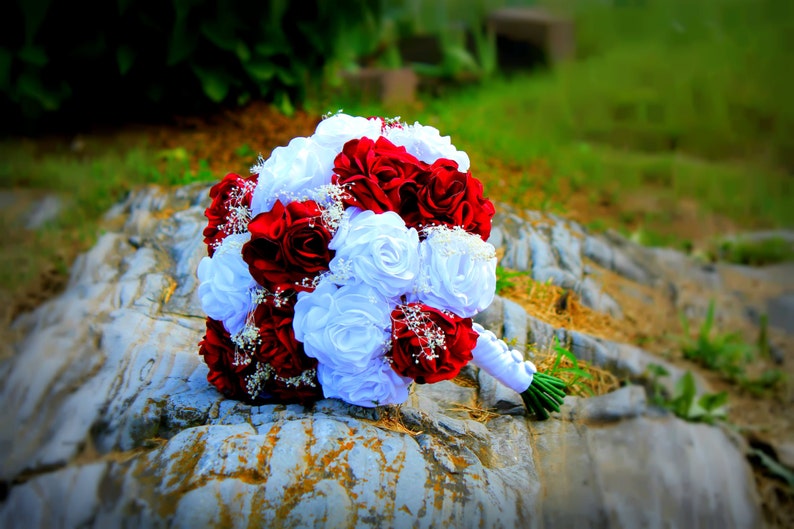 Rouge Vif Et Blanc Tissu Fleur Bouquet Fleurs à La Main Fleur Rose Rouge Bouquet De Mariée Mariage Traditionnel Soie Fleurs Fausses Fleurs