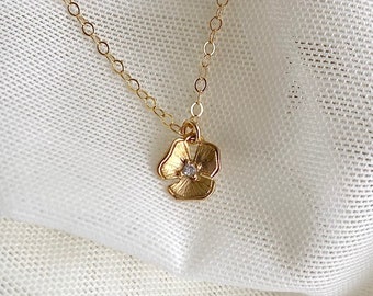 Gold Blume Halskette, kleine Gold / Kristall Blume Halskette, kleine zierliche Halskette Natur niedlich Layering Halskette Minimalist -14K Gold Fill Kette