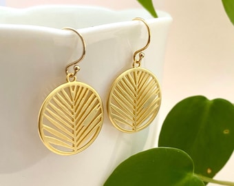 Blattgold Ohrringe--14k-Zierliche kleine Schmuck Einfache jeden Tag Geschenk Sie Zarte Minimal Natur Wald Boho Runde Gold Kreis Geschlagenen Messing