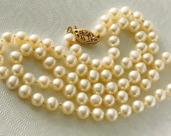 Gorgeous Classic Vintage 17" Cultured Pearl Necklace with 14k Yellow Gold Clasp