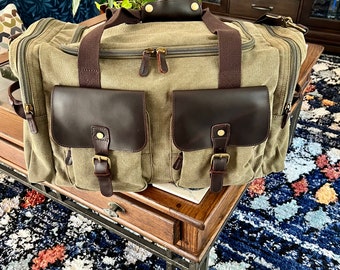 Green Canvas Weekender Bag – Retro Style Leather Duffel