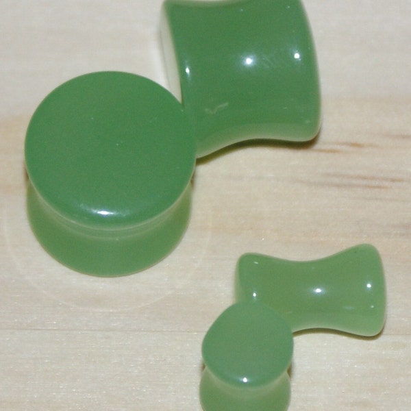 6g Green Quartz Stone Saddle Plug Pair (2)