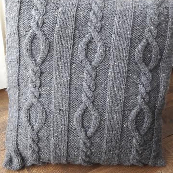 Knitted cushion grey 5