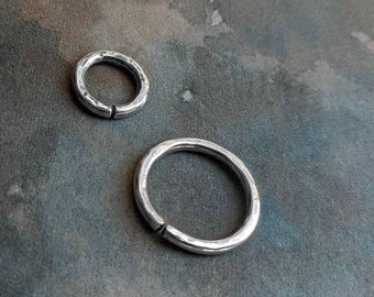 Sterlingsilber, 16 Gauge = 1,2 mm dick, rohes Septum, Daith, Tragus, Körperpiercing, Knorpel, Lippenohrringe, oxidierter, gehämmerter Creolen-Herren-Huggie