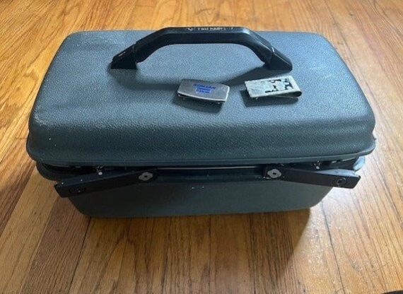 Vintage gray grey Samsonite Hard ShEll Suitcase S… - image 1