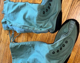 Vintage Canadian Military Issue Arctic Boots Extreme Cold Weather N-1B Mukluk Boots boot size small green talon zipper