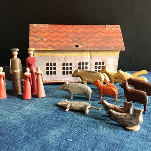 Antique German Toy Noah&#39;s Ark, Painted Wood, 10 Animals, Noah and 5 Others
