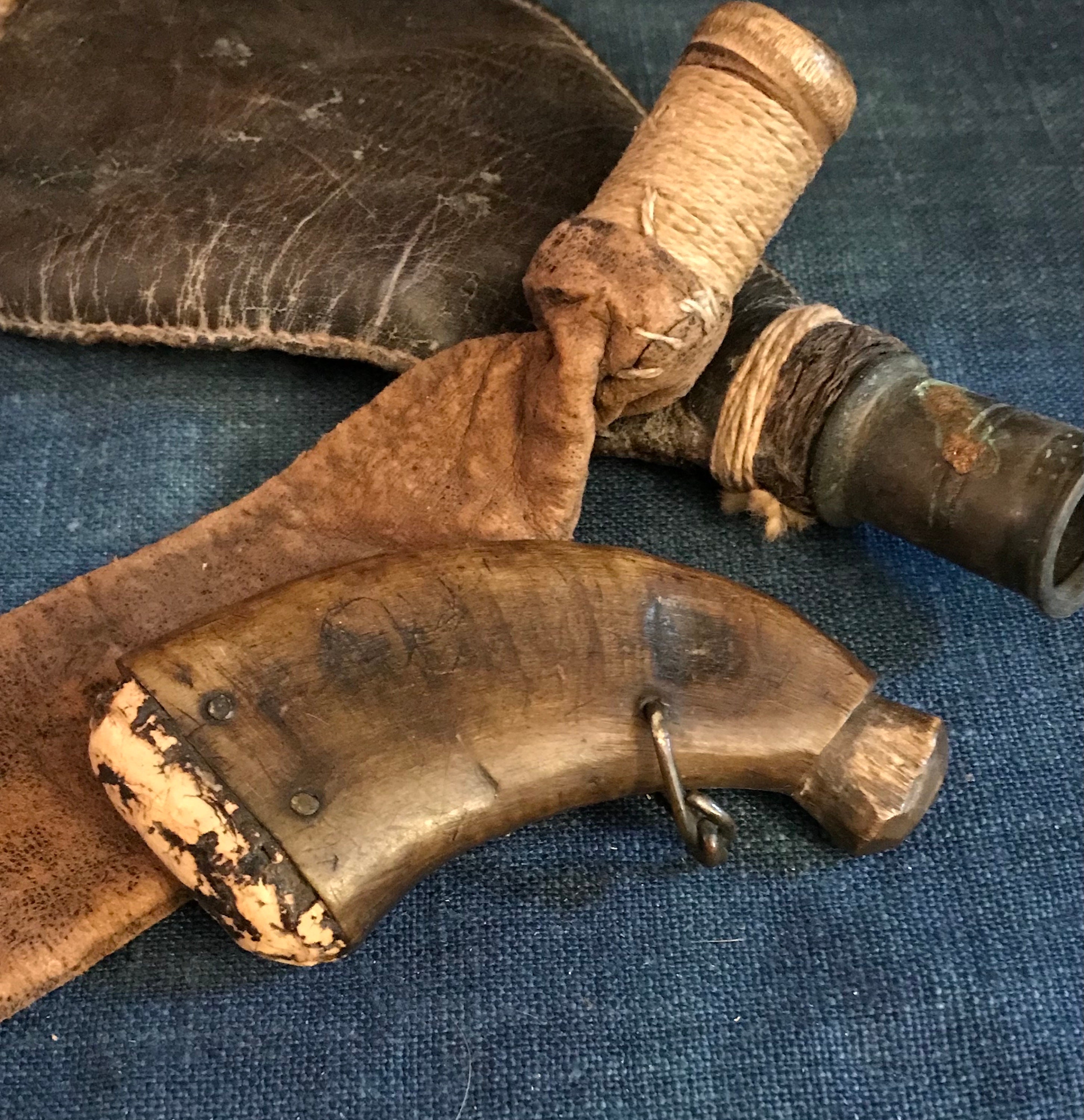 Antique Priming Horn: 18th-19th Century Flintlock Powder Horn