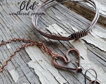 Handgefertigtes Kupfer Patina Schmuck Set - Herz Halskette, rustikaler Armreif, Ohrringe