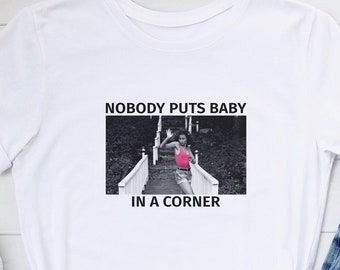 ノーバディ・プッツ・ベイビー・イン・ア・コーナー Tシャツ | パトリック・スウェイジ | ユニセックス ジャージー 半袖 Tシャツ | ダーティ・ダンシング 映画 Tシャツ | 送料無料