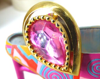 Drop dead gorgeous magnetic scarf pin tear shaped bright pink crystal set in textured shiny gold, silk back button. Packaged as a gift