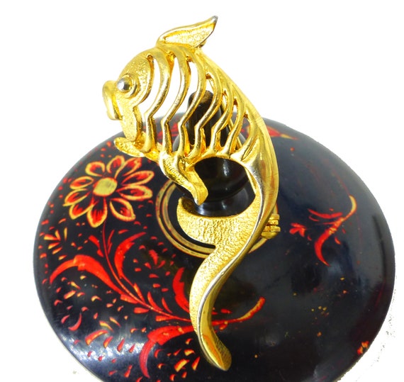 Sweet little koi fish in gold with open body desi… - image 7