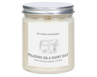 Lectura en un día lluvioso - 8 oz de vidrio jarro literario Vela de soya - Vela del libro - Regalo del amante del libro - Vela de soja hecha a mano.