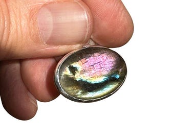 Labradorithänge 2,5 cm x 3 cm – Äventyrets skimrande sten