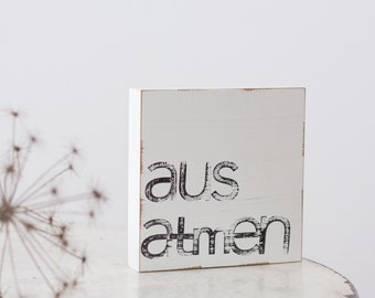 Text Kunst an der Wand " ausatmen"