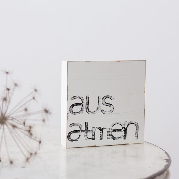 Text Kunst an der Wand " ausatmen"