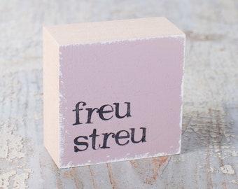 Mini text plate “freu streu”