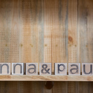 Wooden cubes for weddings can be personalized