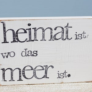 Imagem de texto na parede "Home"