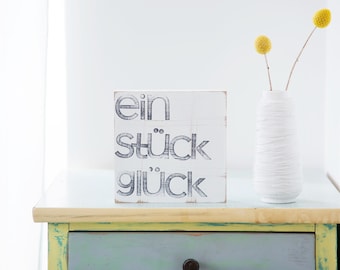 Wort Bild an der Wand " ein stück Glück"