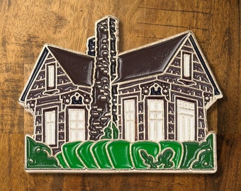 Tom Marks House - Snohomish Pin Magnet - Soft Enamel - Historic Home Folk Victorian - PNW - Washington