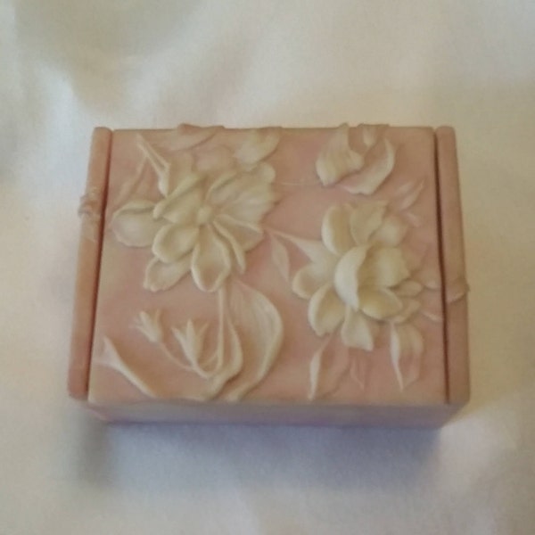 Vintage 70s Avondale trinket box crushed glass box pink/ivory floral jewelry box