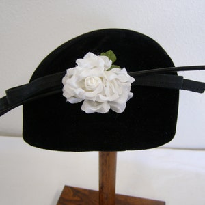 Vintage 1950's women's millinery hat. Black velvet or velour cocktail style with feather and silk flower. image 2