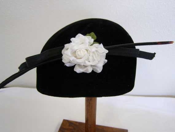 Vintage 1950's women's millinery hat. Black velve… - image 2