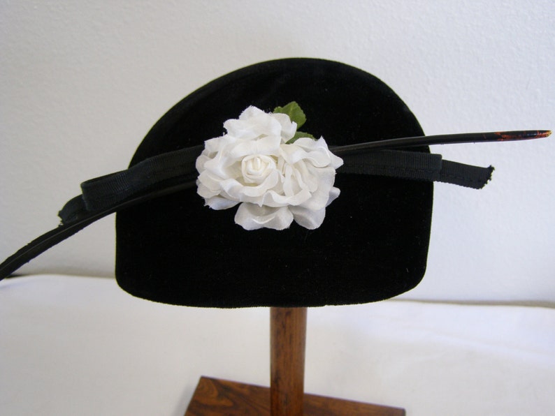 Vintage 1950's women's millinery hat. Black velvet or velour cocktail style with feather and silk flower. image 2