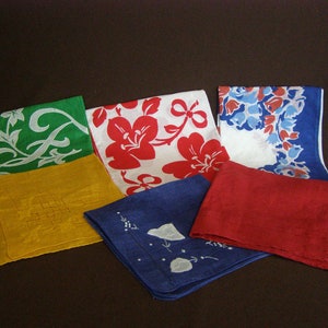 Vintage Handkerchiefs, printed and applique&#39;, excellent condition Lot of 6 pieces. (Lot F)