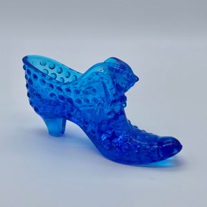 Vintage Fenton ~ Hobnail Colonial Blue Cat / Kitten Slipper / Shoe ~ No. 3995-CB ~ 1962-1974
