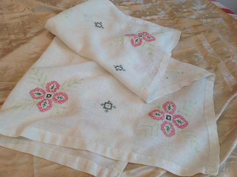 Vintage linencotton hand embroidered cross stitch tablecloth 10-2-19B