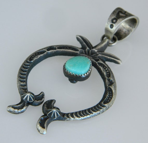 Native American Rare Santo Domingo Signed Green Turquoise Turtle Sterling Silver Necklace Native American Rare Santo Domingo Signed Green Turquoise Turtle Sterling Silver Necklace