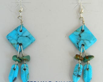 Pendientes hechos a mano de plata de ley con turquesa azul y verde de Santo Domingo, de la artista nativa americana Marcella Castillo, 4,4 cm de diámetro.