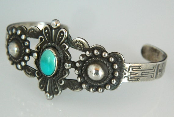 Outstanding Vintage Native American Navajo 7 Turquoise Heishi Sterling Silver Choker Necklace Outstanding Vintage Native American Navajo 7 Turquoise Heishi Sterling Silver Choker Necklace