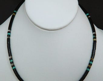 Collar unisex de plata de ley hecho a mano con turquesa azabache de Santo Domingo, nácar y heishi, 45 cm (17 7/8").