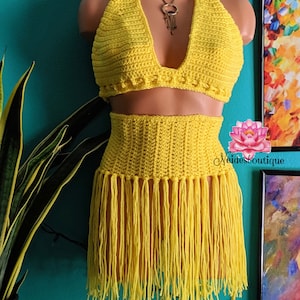 Crochet top and skirt set, yellow outfit, Small Fringe belt, short fringe skirt, bathing suit cover, Rasta Beach skirt, Swimsuit cover up
