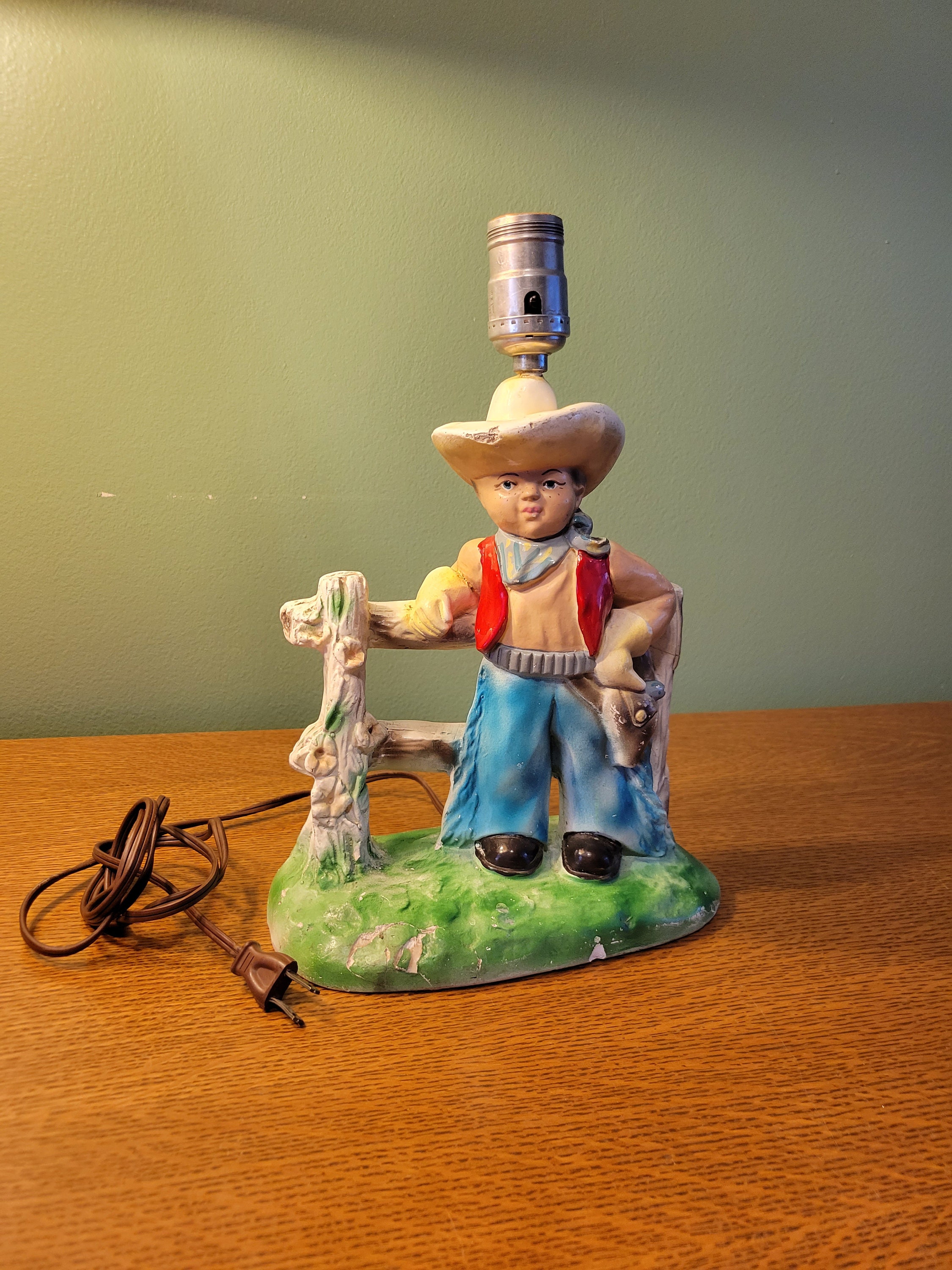 RARE Vintage Chalkware Table Lamp Cowboy Leaning on A Fence