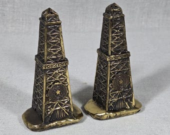 Vintage Houston Texas Oil Derrick Salt & Pepper Shakers - Gold Bronze Colored Metal Souvenir - Cork Stoppers - FREE SHIPPING