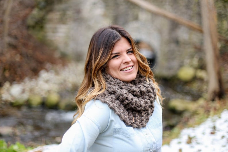 Outlander Inspired Claire's Knit Cowl Scarf Snood bild 1