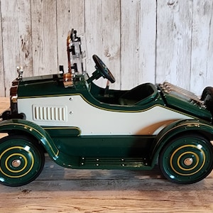 Hallmark Kiddies Car Collection 1926 Speedster Luxury Car Limited Edition - 22,151 of 29,500- 1:6 Scale