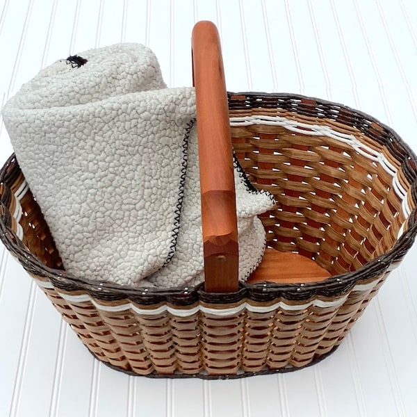Cesta junto a la chimenea