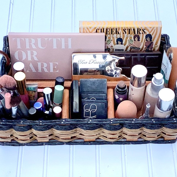Makeup Gift Basket 60+ Gift Ideas for 2024