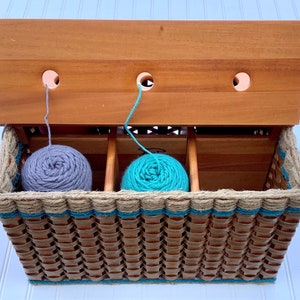 Lidded Yarn Basket w/dividers – Foxcreek Baskets